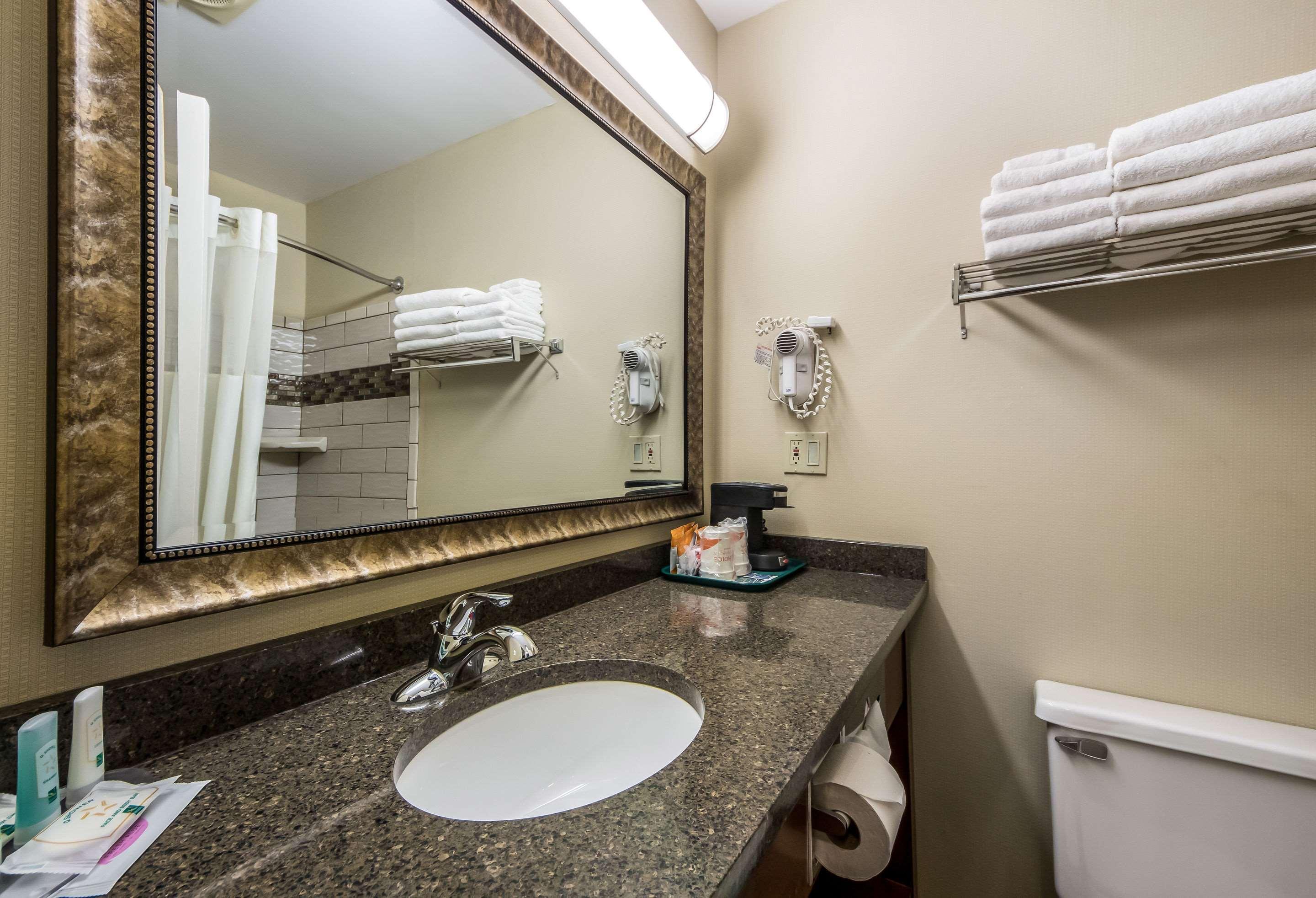 Quality Inn & Suites Newberry Bagian luar foto