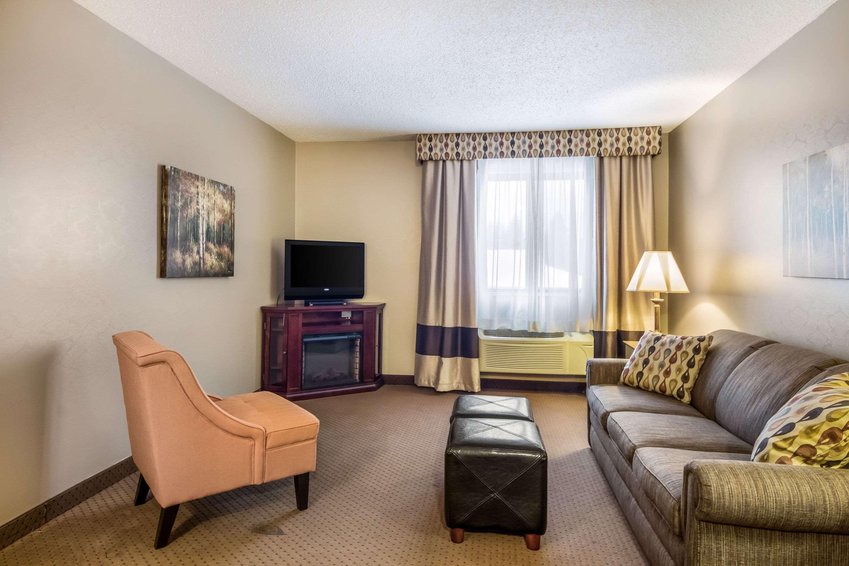 Quality Inn & Suites Newberry Bagian luar foto
